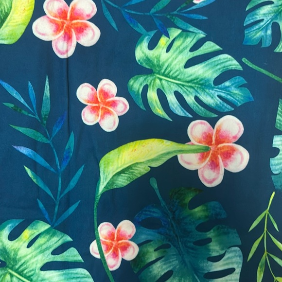 NWT yoga curvy one size (12-2x) WILD JUNGLE FLOWERS - Picture 3 of 3